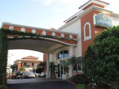 Hotel La Quinta Inn Suites Oceanfront Resort